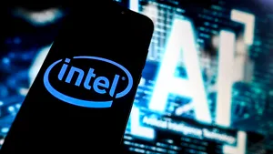 Boomul AI propulsează Intel la cea mai rapidă creștere a veniturilor din ultimii aproape 15 ani