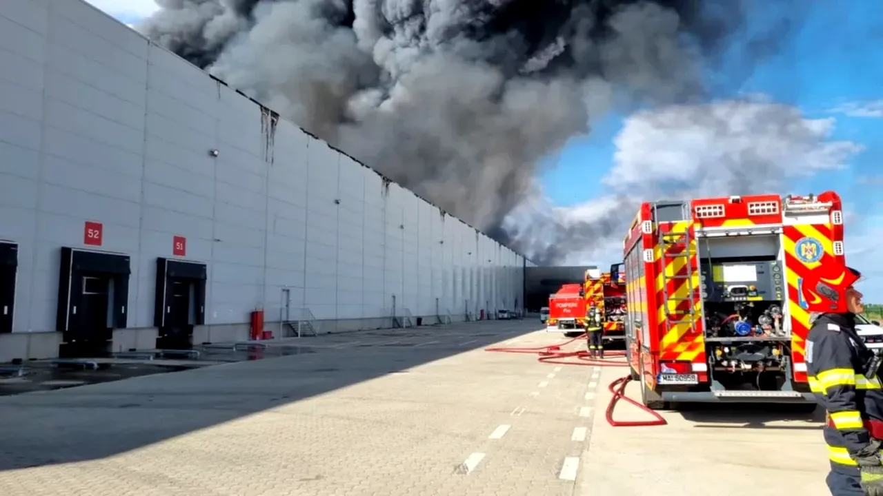 Incendiul de la parcul industrial de pe A1 a fost stins după cinci zile
