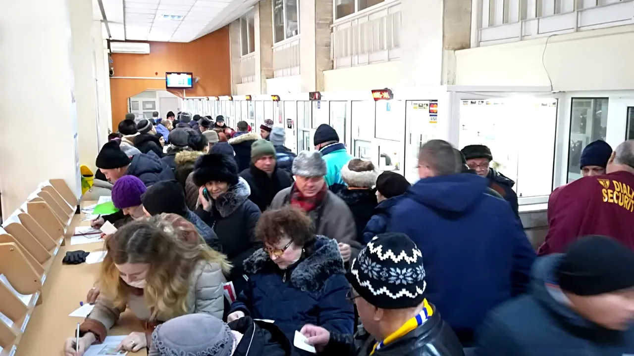 Sindromul plăţilor de la începutul anului. Cozi la plata taxelor şi impozitelor în mai multe oraşe din ţară. La Galaţi, oamenii au stat noaptea la coadă