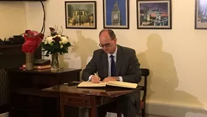 FOTO Carte de condoleanţe, deschisă la Ambasada Marii Britanii de la Bucureşti