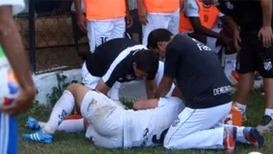 Fotbalist brazilian muşcat de un câine poliţist în timpul unui meci