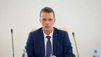 POLITIC Demisionează Moșteanu? Un deputat PSD vorbește despre un înlocuitor al ministrului Apărării: „este responsabil cu dezvoltarea curling-ului”