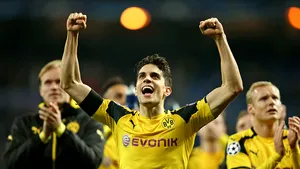 FOTO Fotbalistul Marc Bartra, rănit în urma exploziilor la autocarul Borussiei Dortmund, a revenit la antrenamentele echipei după operaţia la braţul drept