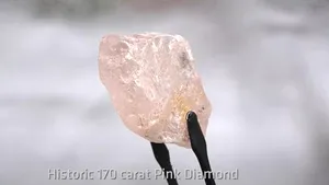 Cel mai mare diamant roz găsit în ultimii 300 de ani
