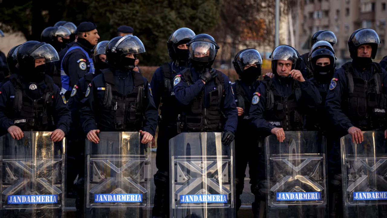 Jandarmeria avertizează că materialul online „Bucureștiul blindat de Jandarmi” este fake news