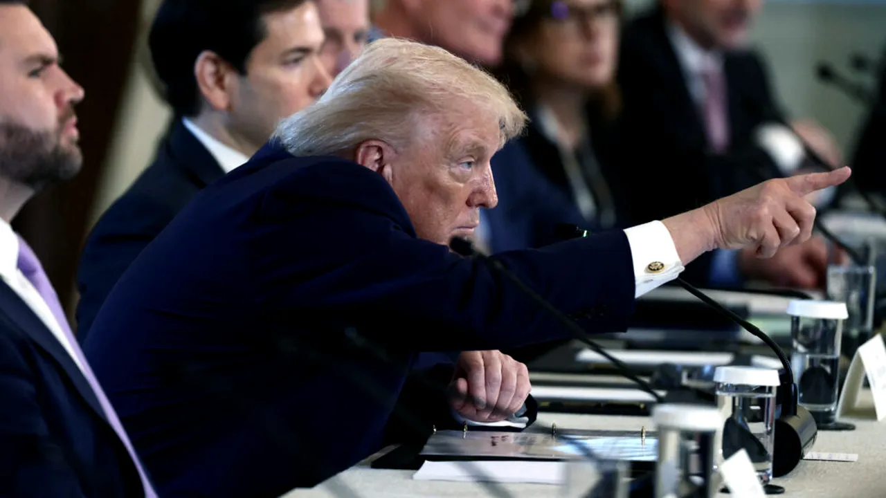 FT: ExxonMobil și Chevron rezistă presiunii lui Trump de a crește producția de petrol. Care sunt motivele