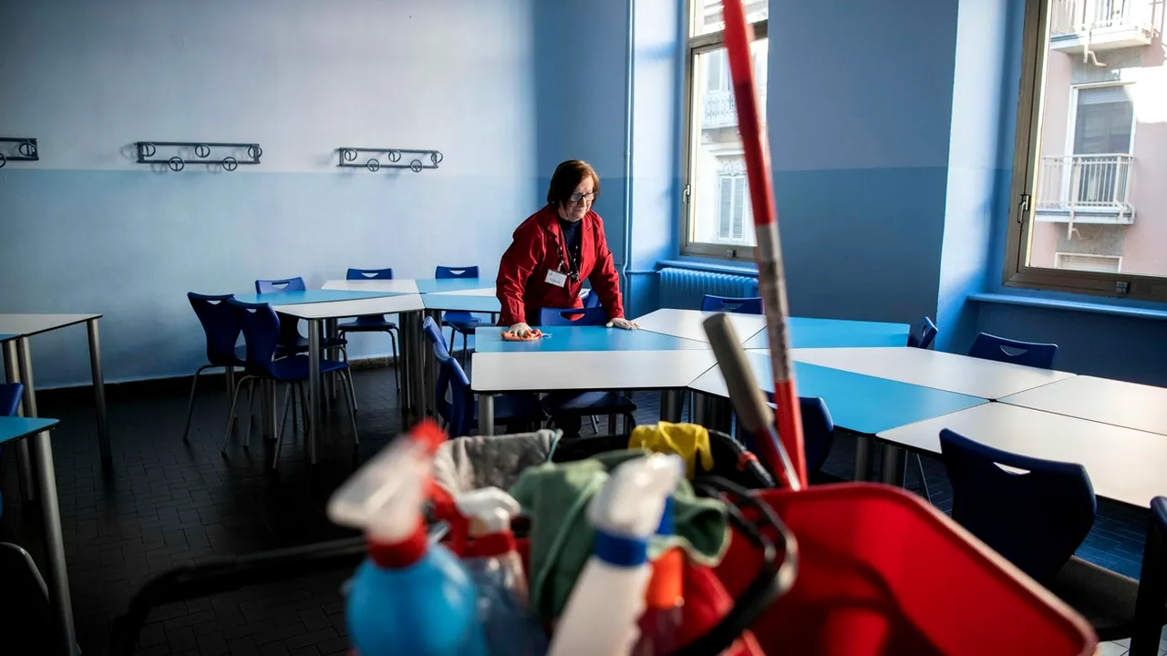 Italia închide toate şcolile şi universităţile din cauza coronavirusului