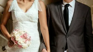 Căsătorie falsă, deconspirată de poliţiştii români de la imigrări/ Mirele, returnat sub escortă în ţara sa de origine