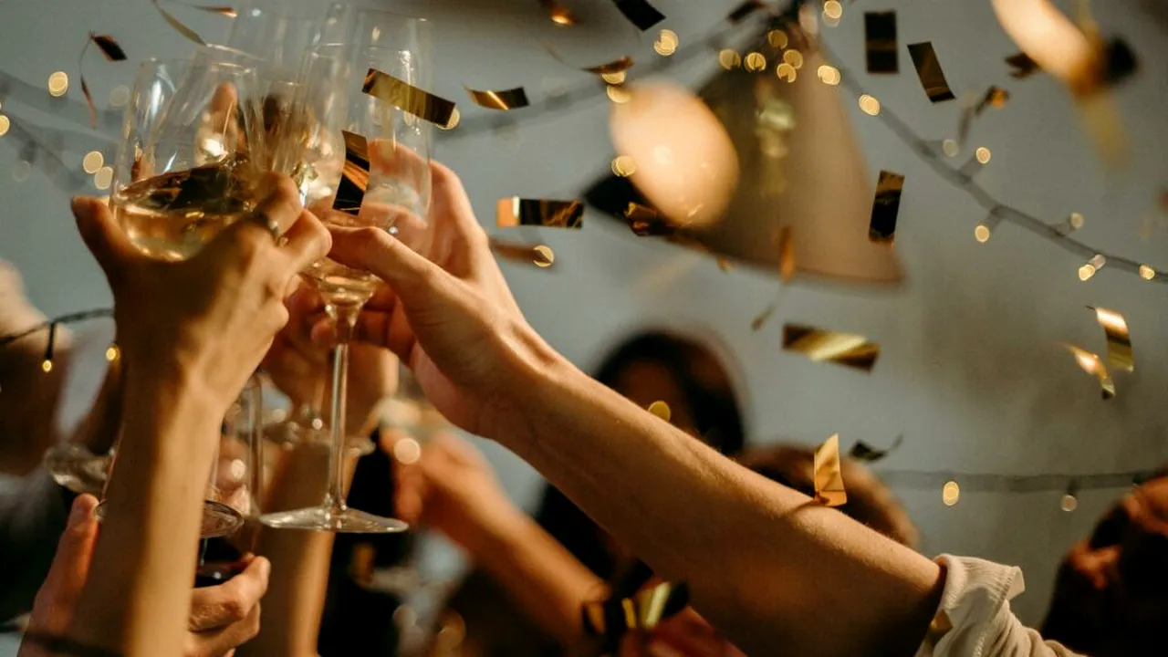Sondaj Avangarde. Care vor fi cheltuielile românilor în perioada sărbătorilor și unde aleg să petreacă