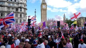 Manifestații de amploare în Londra: Sute de mii de oameni protestează față de extrema dreaptă