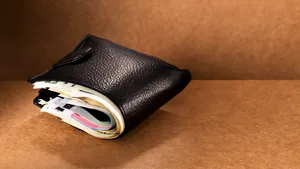 Gestul surprinzător făcut de o româncă care a găsit într-un bar din Milano un portofel cu 4.000 de euro şi carduri bancare