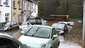 Cod roşu în Marea Britanie. Meteorologii au emis cel mai dur avertisment: ”pericol de moarte”