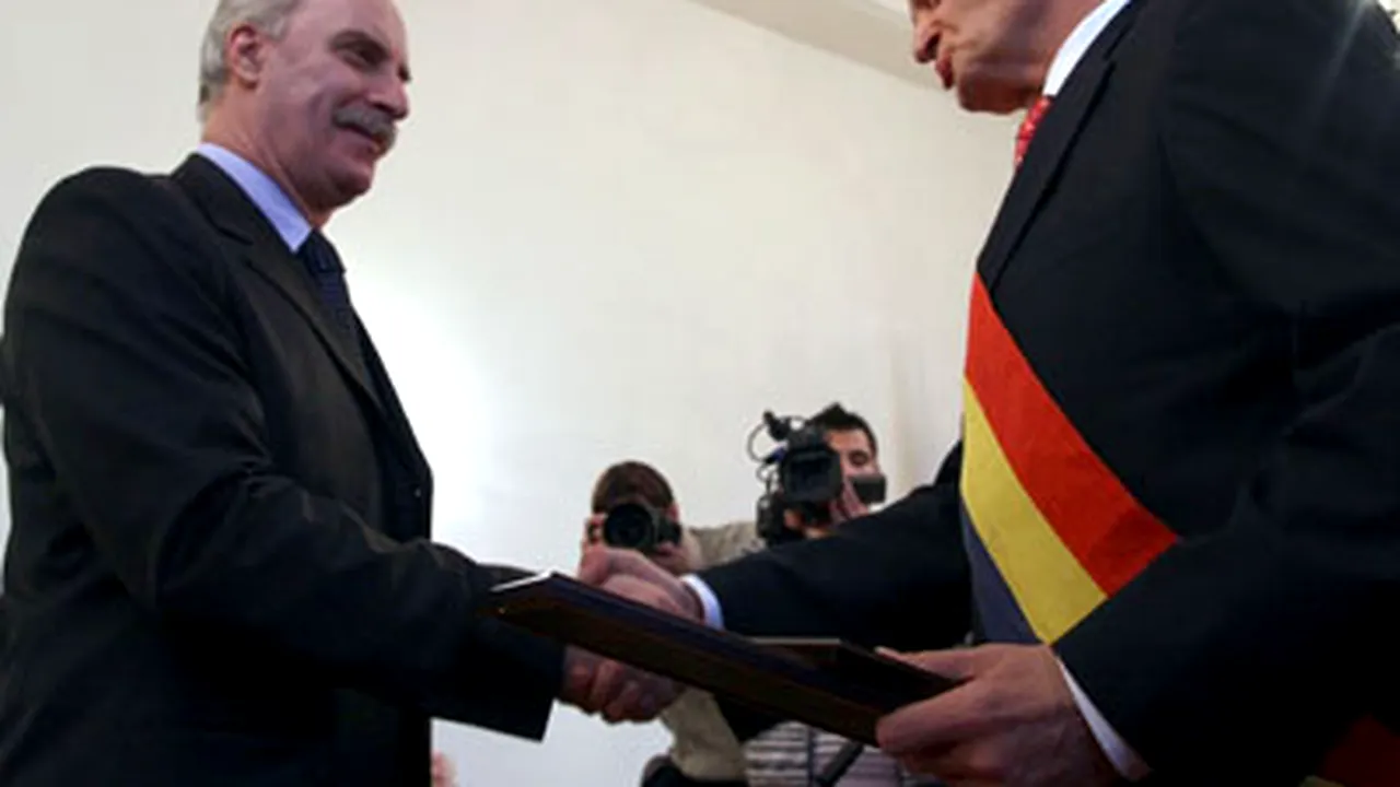 Artişti, sportivi, medici, fericiţi să fie primiţi în Primăria Capitalei pe uşa principală