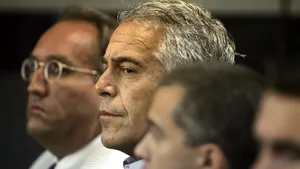 Miliardarul american Jeffrey Epstein, arestat pentru trafic de minori, a pledat nevinovat | VIDEO