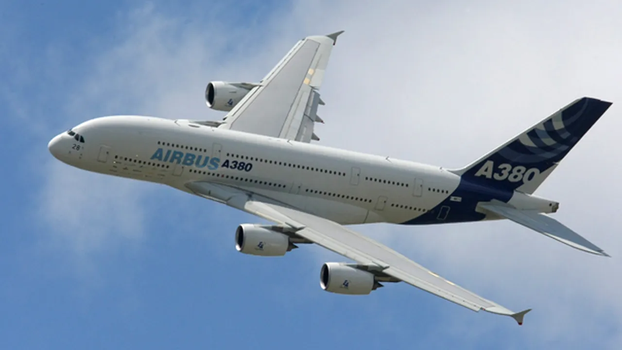 Un avion A380 al Singapore Airlines a aterizat de urgenţă la Baku