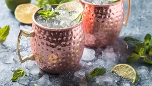 Reţete simple, pentru cocktailuri savuroase! Iată cum poţi prepara băuturile preferate chiar la tine acasă