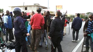 Românii din oraşul italian Rosarno, afectaţi de ciocnirile dintre imigranţii africani şi localnici