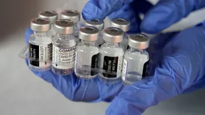 Ce importanţă are inocularea dozei patru de vaccin anti-COVID. Cei mai vulnerabili sunt avantajaţi 