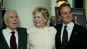 Actriţa Diana Douglas, mama lui Michael Douglas, a murit