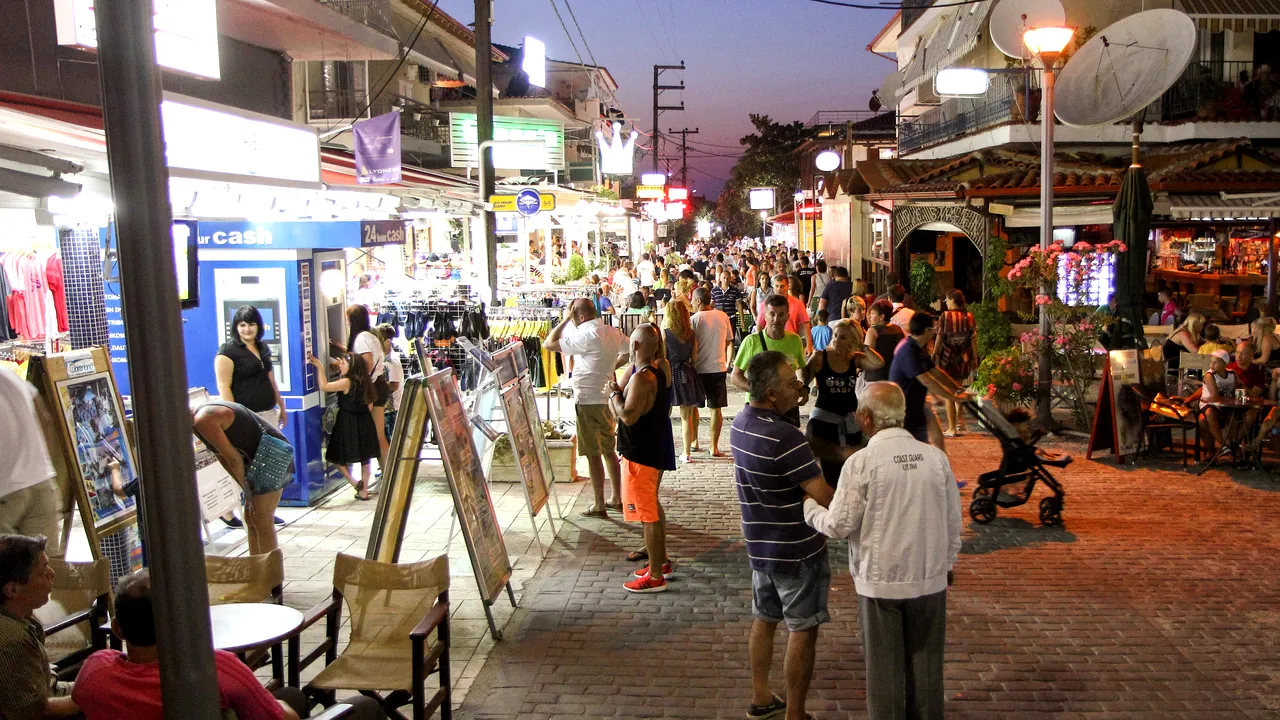 Vacanţe Grecia 2021. Reguli stricte în restaurante, baruri şi spaţii de divertisment. Amenzile urcă şi la 10.000 de euro