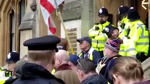 Protestatari în veste galbene au invadat sediul Procuraturii Generale a Marii Britanii | VIDEO