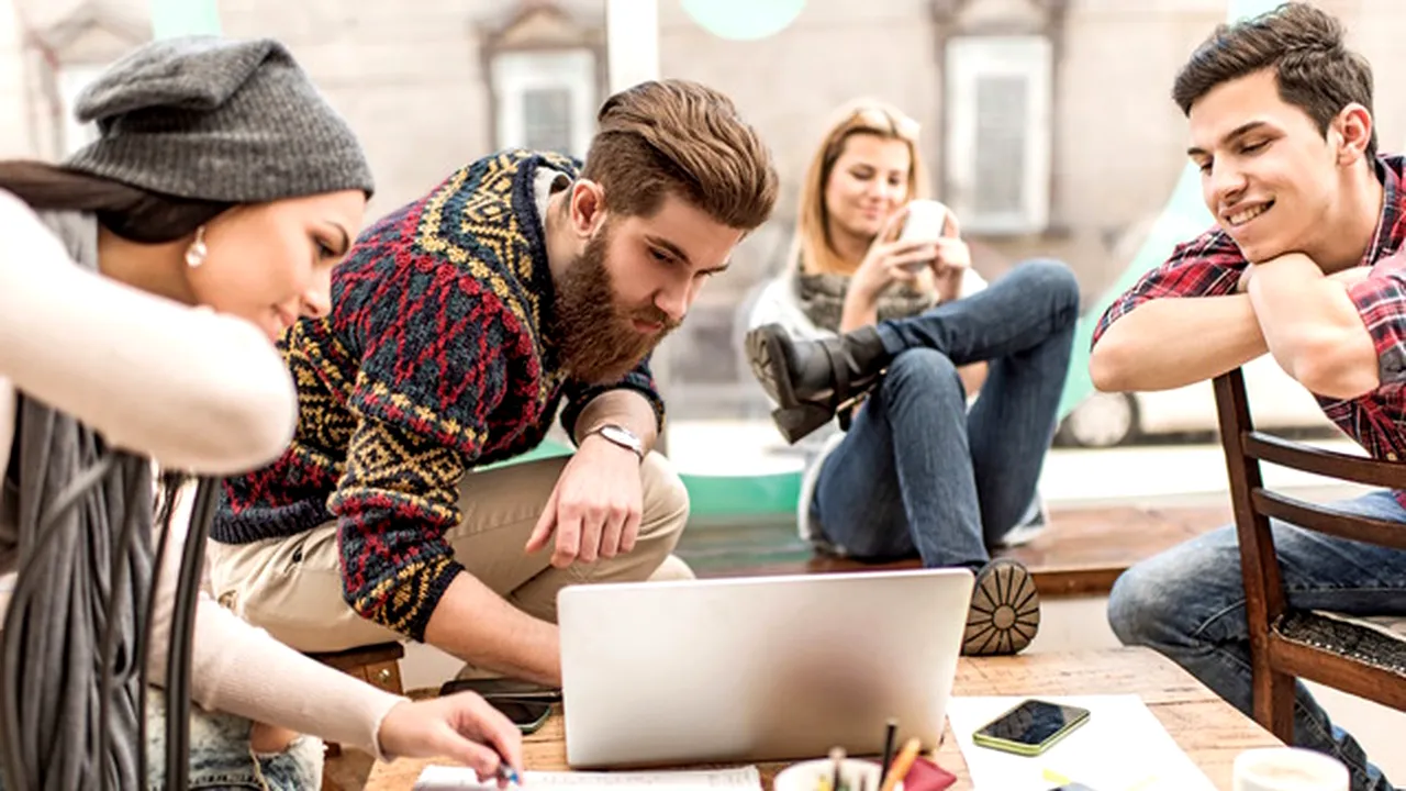 Ce reprezintă 23 august pentru generaţia Millennials? Ziua în care România a întors armele, ziua în care a debutat world wide web-ul sau returul FCSB-Sporting?