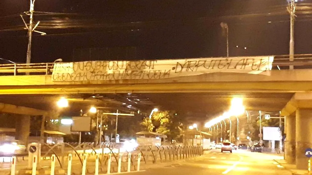 Mesajul care încinge spiritele înainte de derby-ul din Giuleşti, dintre Academia Rapid şi Steaua. Banner-ul arborat pe podul Grant de stelişti | FOTO