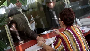 Fluctuaţii în ce priveşte angajările de la stat, în condiţiile în care acesta era un sector liniar