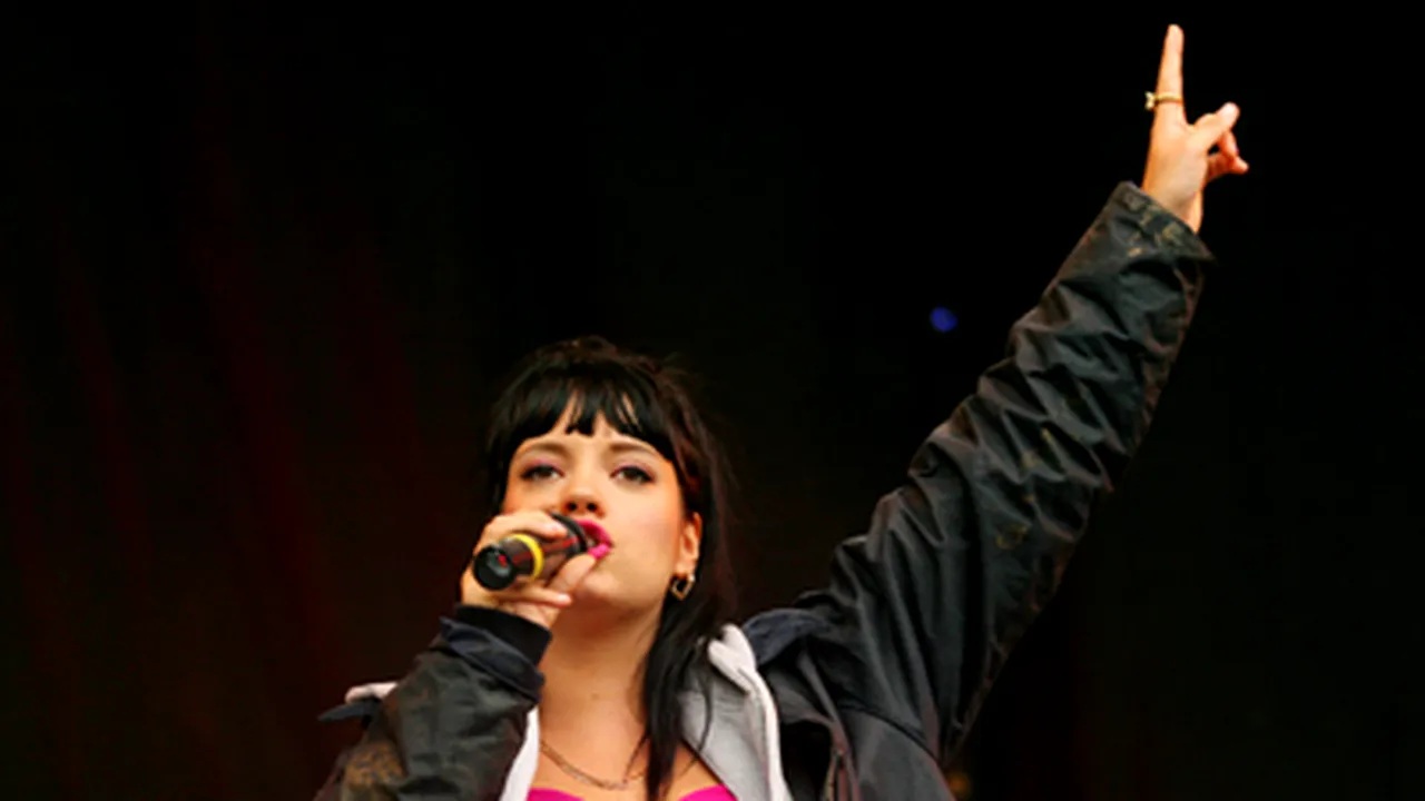 Lily Allen va fi imaginea unei colecţii Chanel