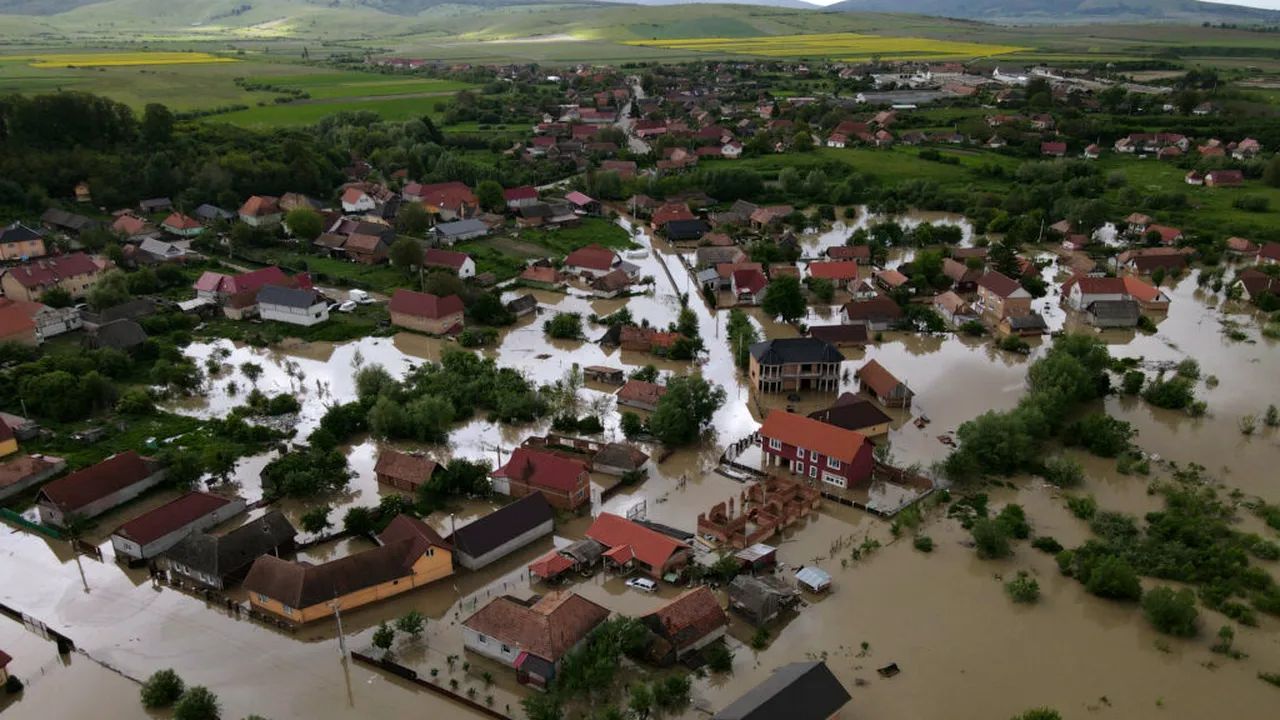 Inundații în Brașov: 120 de hectare sub apă, 86 de case și 90 de curți afectate