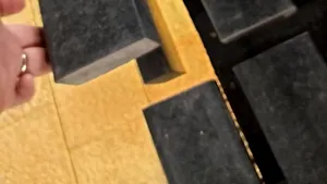 Acte de vandalism în Piaţa Primăriei din Piteşti, deschisă de doar câteva ore 