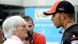 Lewis Hamilton l-a criticat pe fostul director executiv al Formulei 1 după declaraţia rasistă 