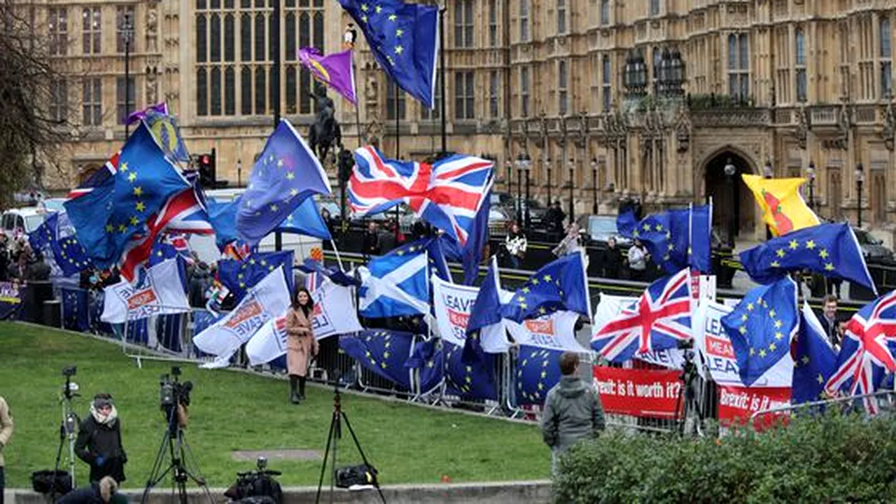 Înainte cu o zi de prezentarea planului B de Brexit, Partidul Laburist cere un nou referendum sau relaţii apropiate cu UE