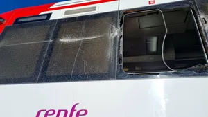 Un nou incident feroviar în Spania. Un tren de navetiști s-a izbit de o macara