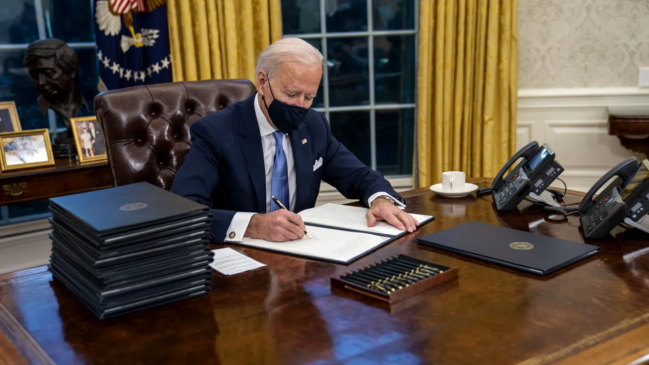 Joseph Biden a emis o serie de ordonanţe prezidenţiale în cadrul strategiei de combatere a pandemiei 