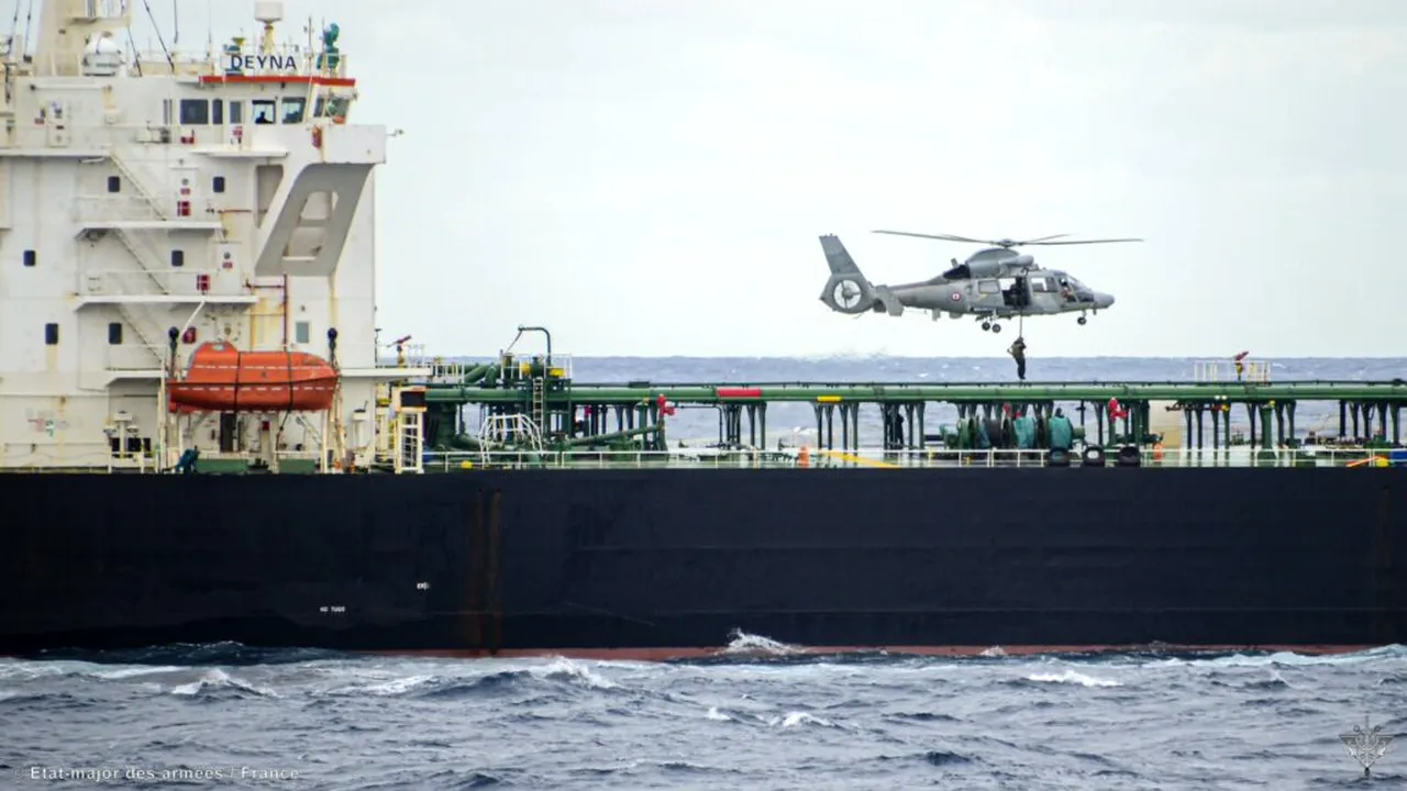 Marina franceză confiscă un petrolier din flota fantomă a Rusiei. Macron: Navele urmăresc să finanțeze efortul de război al Rusiei