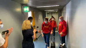 Momentul în care Ana Maria Popescu l-a lăsat cu mâna întinsă pe ministrul Sportului. „Credeam că mă aşteptaţi cu cecul de 5 milioane”. 