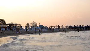 Cadavrele a doi bărbaţi, aduse de valuri la ţărm în staţiunile Costineşti şi Neptun