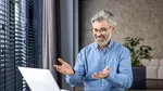 Ochelarii de vedere, între tehnologie și stil: cum au transformat noile tendințe imaginea personală și piața de optică (P)