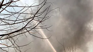 Incendiul din zona industrială a Constanţei. Precizările Departamentului pentru Situaţii de Urgenţă: A pornit dintr-o magazie unde erau 30 de tone de pulberi de aluminiu