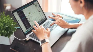 Râdem, glumim, dar cu algoritm / Cum și-au uberizat românii joburile