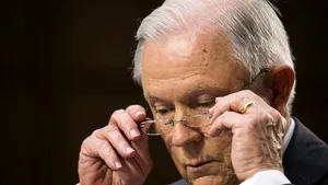 Jeff Sessions, secretarul american al Justiţiei, după ce a fost des criticat de Trump: Voi rămâne în funcţie atât timp cât preşedintele SUA doreşte