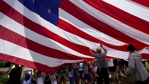 Încă un atac armat în SUA. Doi poliţişti au fost răniţi