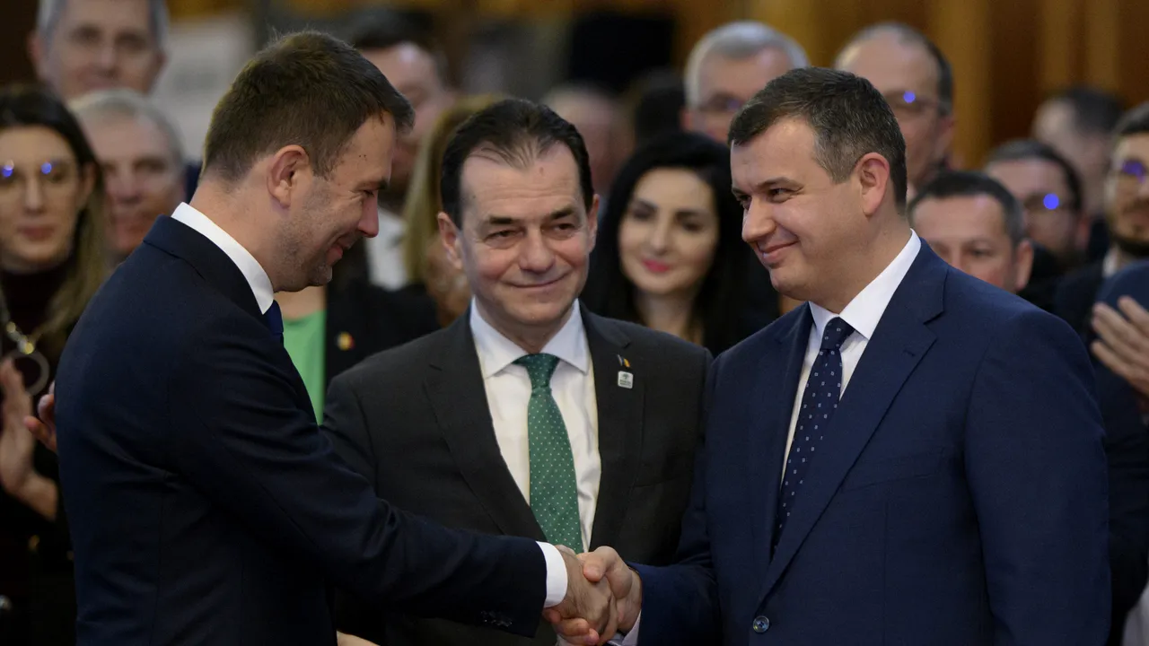 USR, PMP şi FD au constituit Alianţa Dreapta Unită