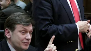 Antonescu este convins că va câştiga şefia PNL, Tăriceanu la fel