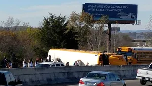 Zeci de elevi, răniţi după răsturnarea unui autobuz şcolar în Statele Unite - FOTO, VIDEO