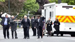 ATACUL din Londra: Militarul ucis a fost lovit cu maşina de cei doi islamişti şi atacat cu o sabie