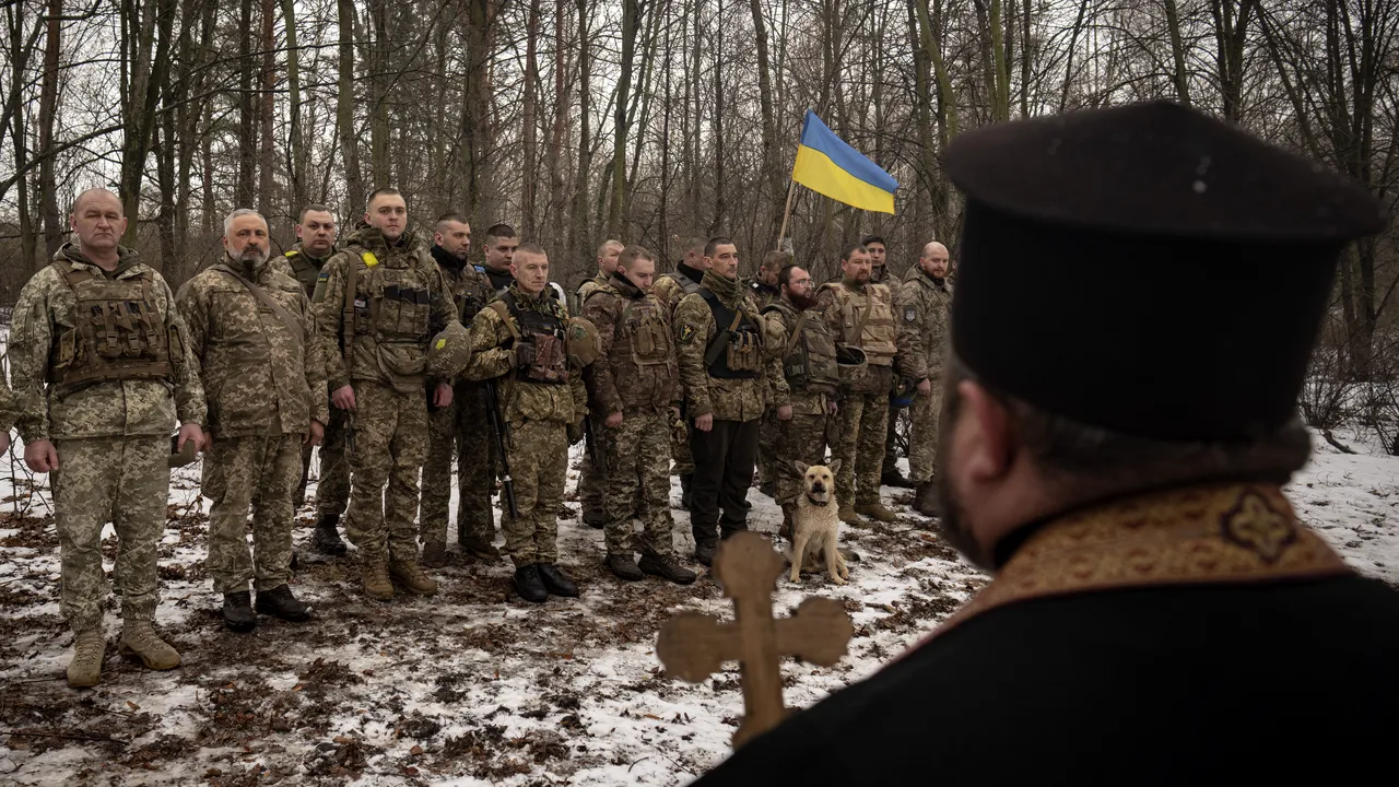 Războiul din Ucraina, ziua 375. Soarta oraşului Bahmut nu s-a decis / Explozii în Herson / Soldaţii ruşi folosesc violenţa sexuală ca armă de război / De ce lipseşte cecenul Kadîrov din peisaj / Pesimism dinspre şeful grupării Wagner