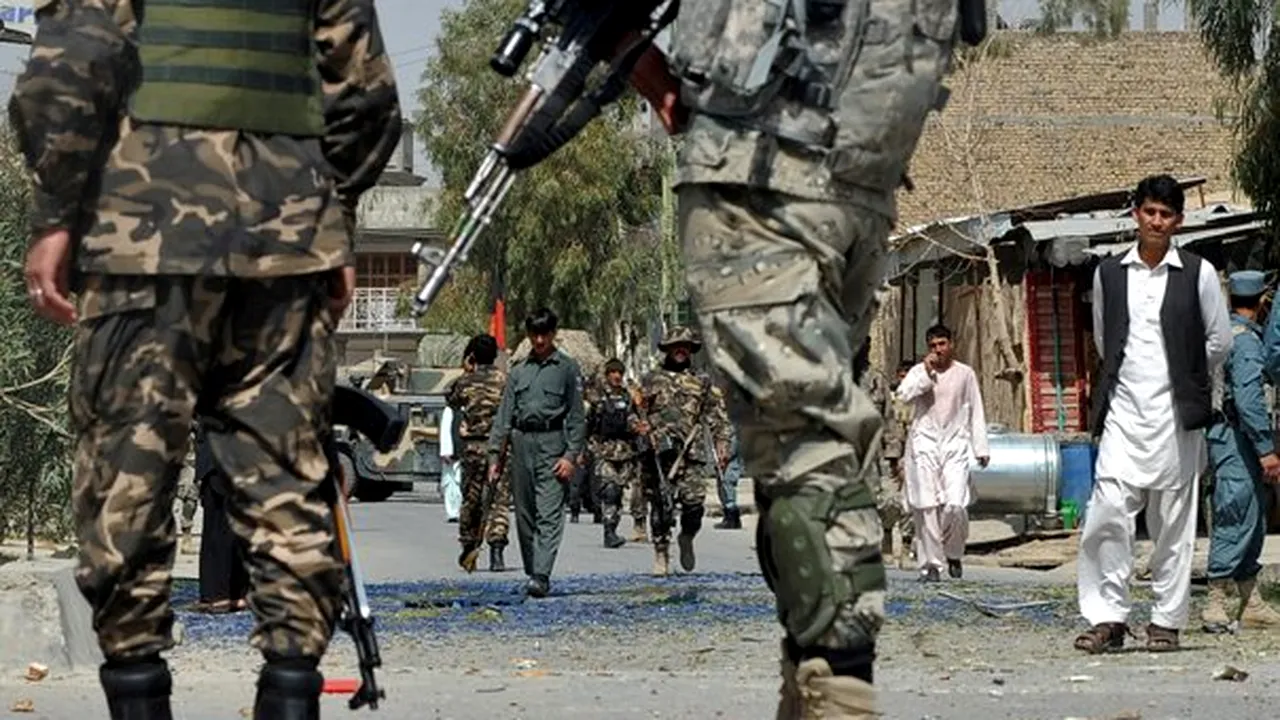 Atentat la Kandahar, soldat cu victime în rândul serviciilor de informaţii afgane