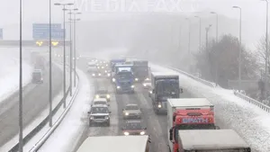 Curse aeriene anulate şi maşini blocate pe şosele în Marea Britanie, din cauza frigului